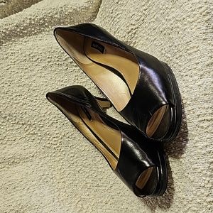 Womens low heel open toe pump